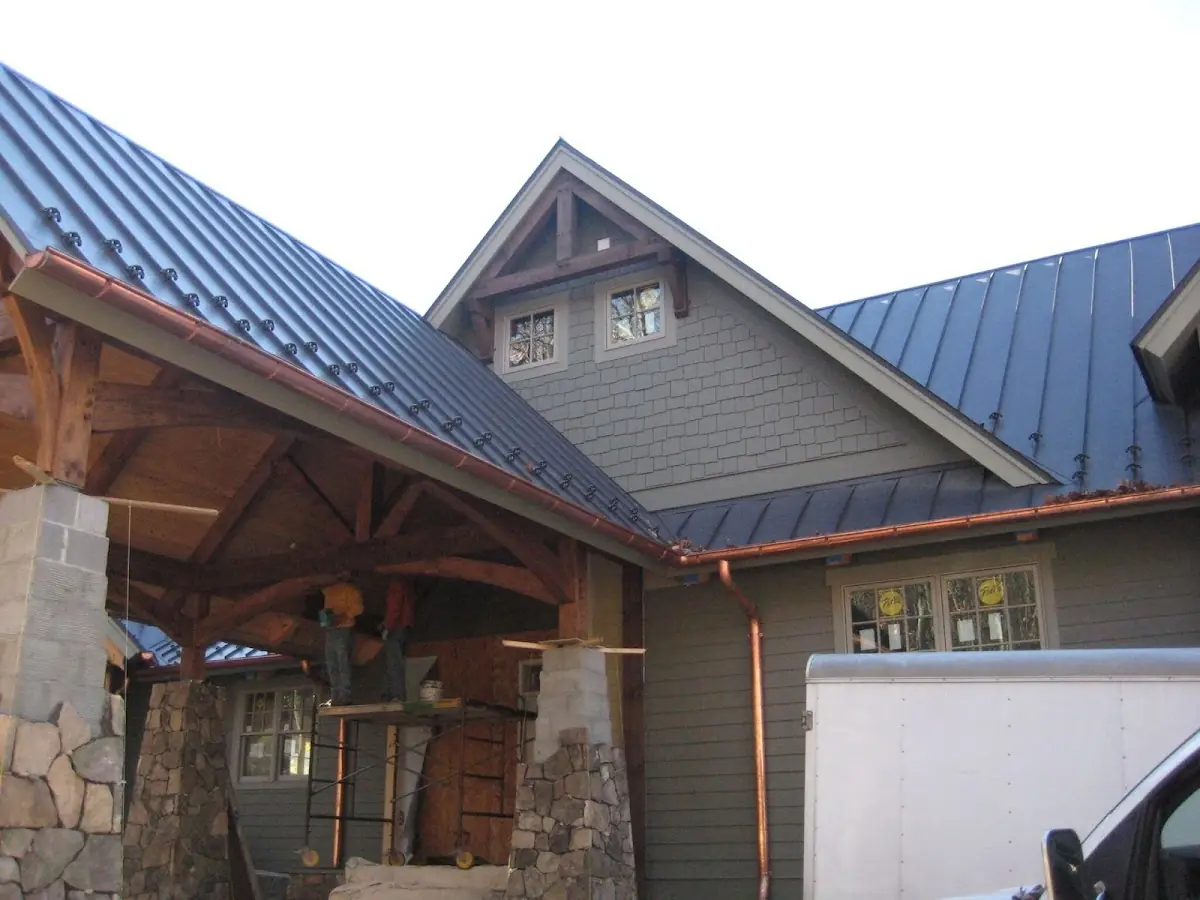 Craftsman Roofing team delivering quality roofing work in Calabasas Park